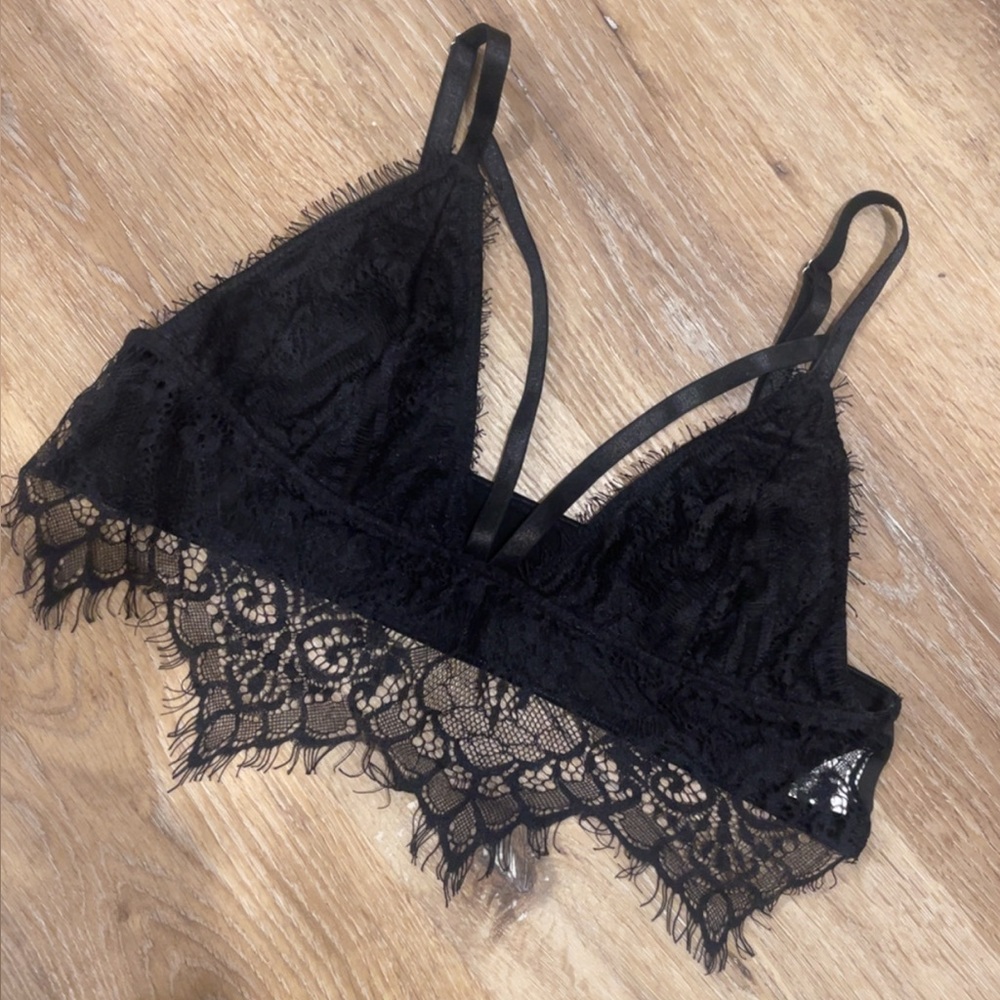 SHEIN - Black Lace Bralette Crop Top